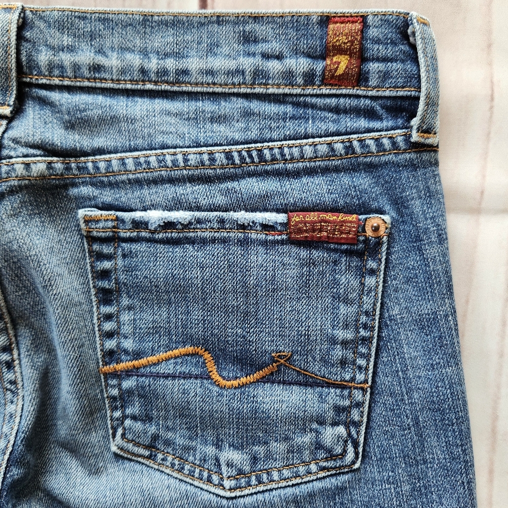 7 For All Mankind 7FAM "Crop Bootcut" Blue Cropped Jean | Women's Size 29 - Picture 6 of 9